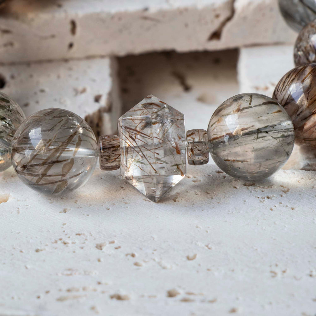 Auralyn Tarot The Magician Black-Gold Super Seven Crystal Bracelet, 13–14mm Super Seven with Tourmaline Rutilated Quartz & Raw Irregular Super Seven Accent, Natural Minerals, Handmade Energy Jewelry