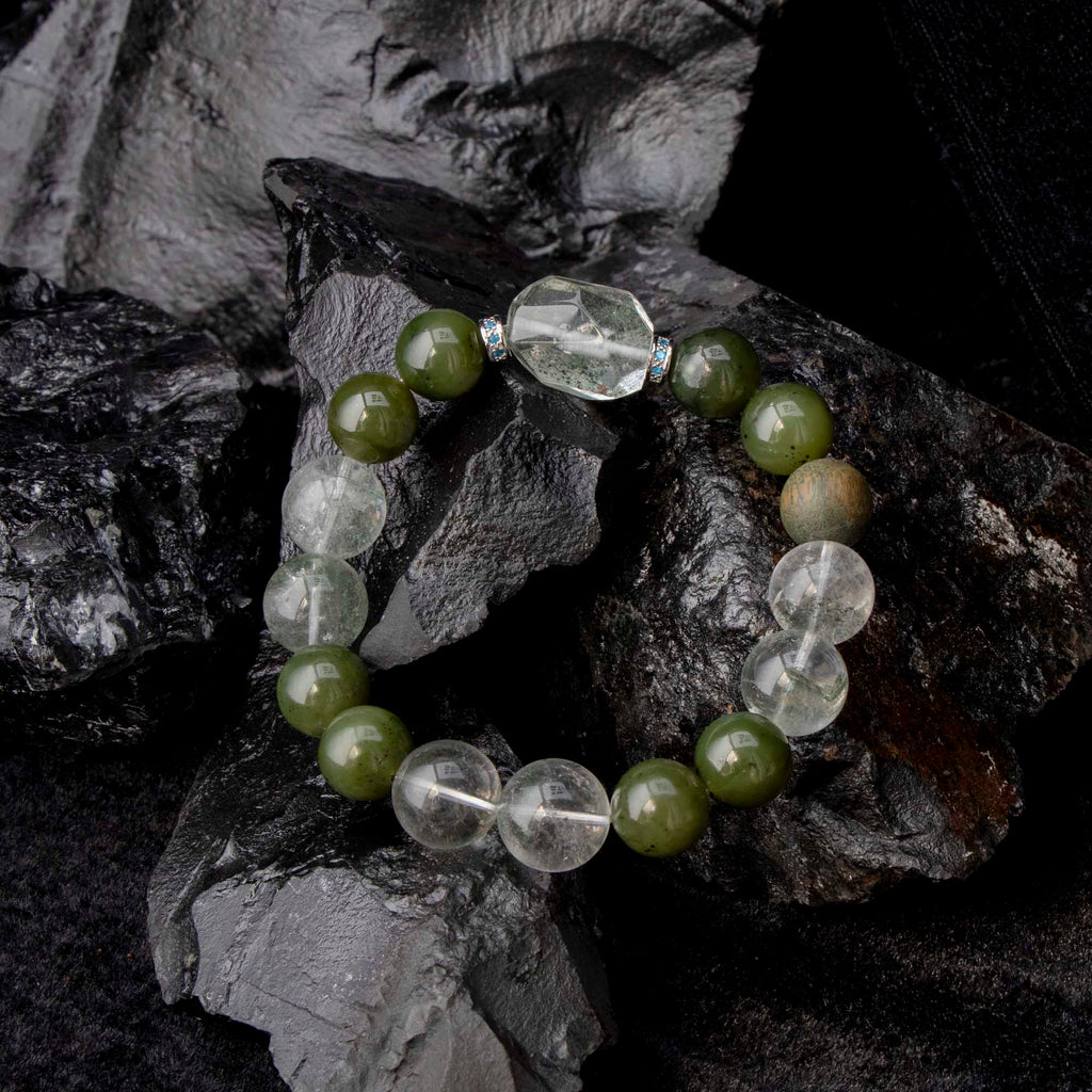 Auralynカスタムスターガーデングリーンファントムクォーツブレスレット、13～14mmガーデン/「スターリー」ファントム、不規則なファントムアクセント、アボカドトーンビーズと天然木、再生、透明感、グラウンディングのためのハンドメイドエネルギージュエリー