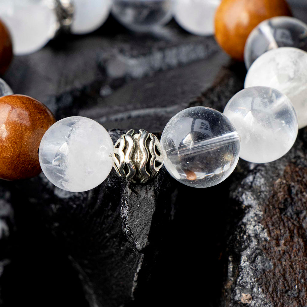 Auralynカスタムフェザードクラリティホワイトファントム＆クリアクォーツブレスレット、13～14mmクォーツ、15～16mmゴールデンフィービーウッド、チベットシルバーフェザースペーサー＆リング、再生、透明感、グラウンディングのためのハンドメイドエネルギージュエリー