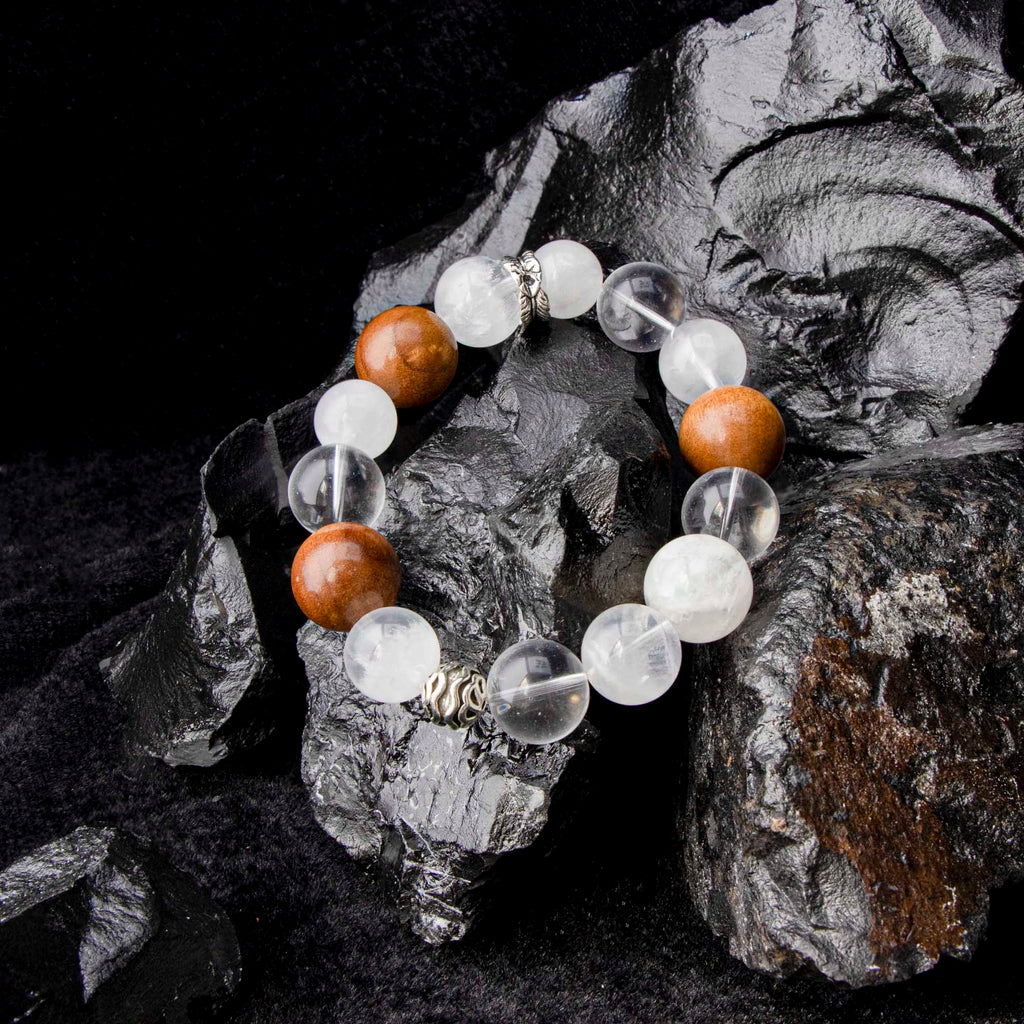 Auralynカスタムフェザードクラリティホワイトファントム＆クリアクォーツブレスレット、13～14mmクォーツ、15～16mmゴールデンフィービーウッド、チベットシルバーフェザースペーサー＆リング、再生、透明感、グラウンディングのためのハンドメイドエネルギージュエリー