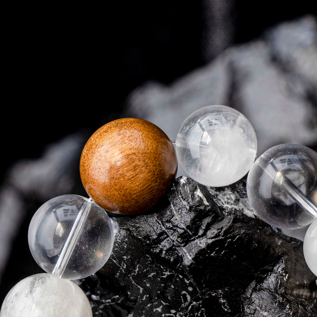 Auralynカスタムフェザードクラリティホワイトファントム＆クリアクォーツブレスレット、13～14mmクォーツ、15～16mmゴールデンフィービーウッド、チベットシルバーフェザースペーサー＆リング、再生、透明感、グラウンディングのためのハンドメイドエネルギージュエリー