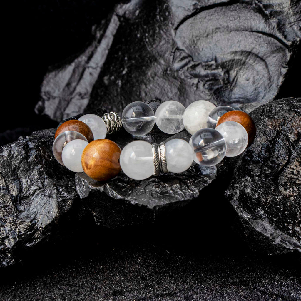 Auralynカスタムフェザードクラリティホワイトファントム＆クリアクォーツブレスレット、13～14mmクォーツ、15～16mmゴールデンフィービーウッド、チベットシルバーフェザースペーサー＆リング、再生、透明感、グラウンディングのためのハンドメイドエネルギージュエリー